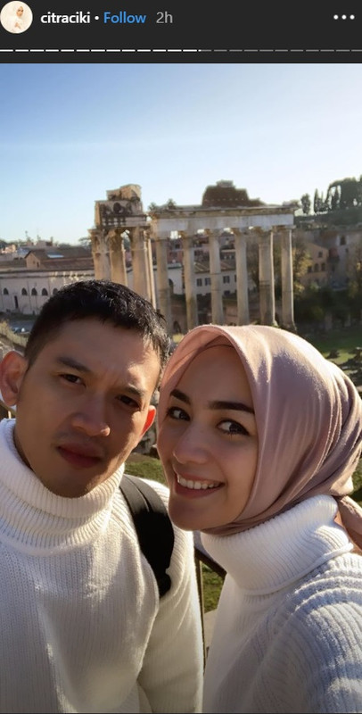 Citra Kirana dan Rezky Aditya selfie di Italia