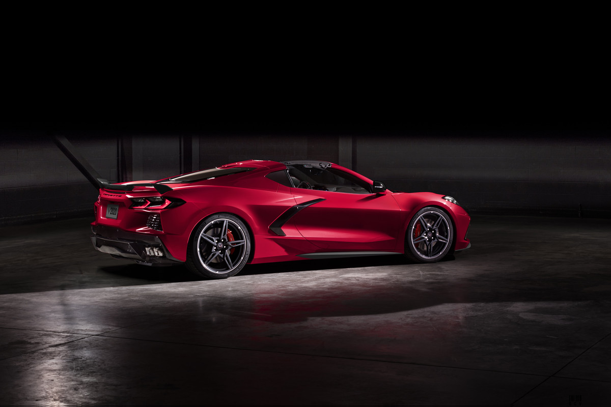 2020-Chevrolet-Corvette-Stingray-056