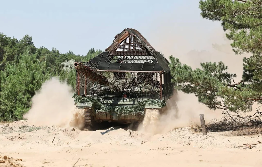 t-72b3m-with-pointy-cage-and-chains-june-2024-v0-dpcjbrc2py8d1.webp