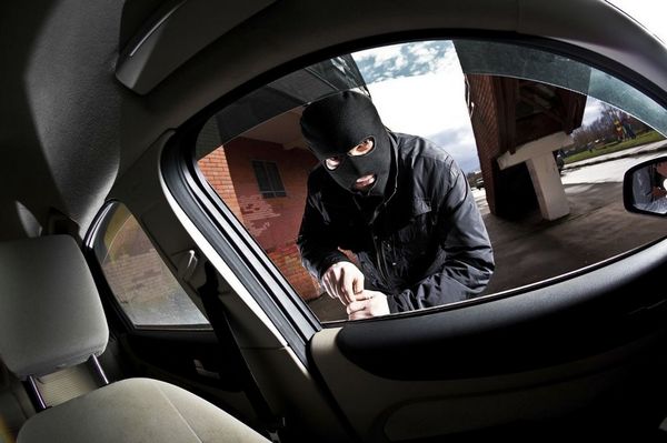 На вопрос что же легче угнать – мотоцикл или автомобиль ответ однозначный На вопрос что же легче угнать – мотоцикл или автомобиль ответ однозначный