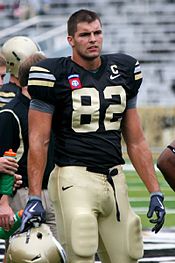 Alejandro-Villanueva-football.jpg