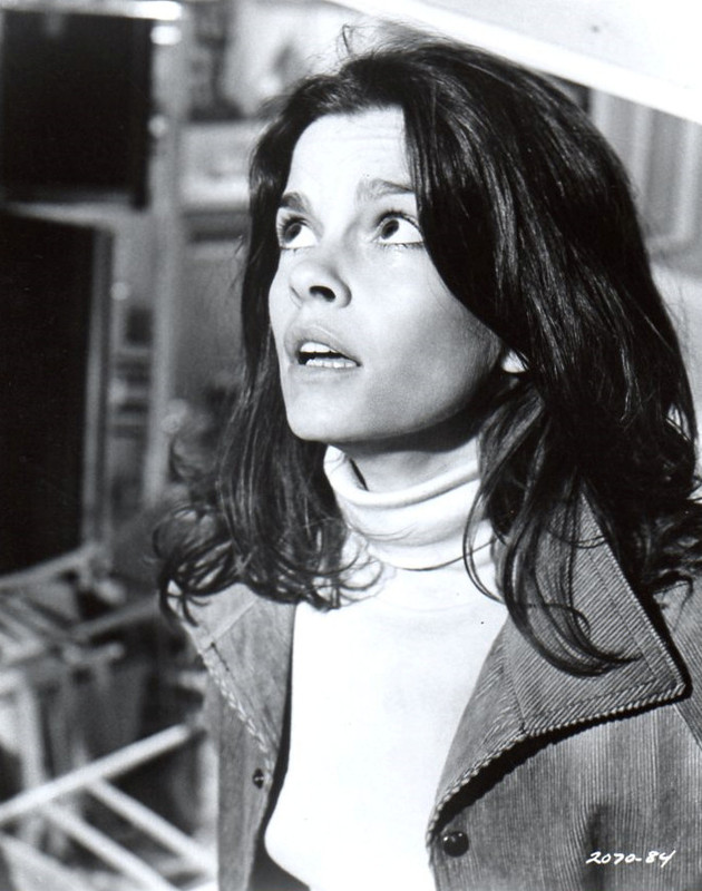 genevieve_bujold_b77