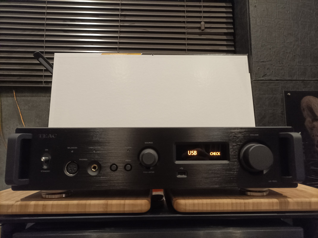TEAC U701D Face