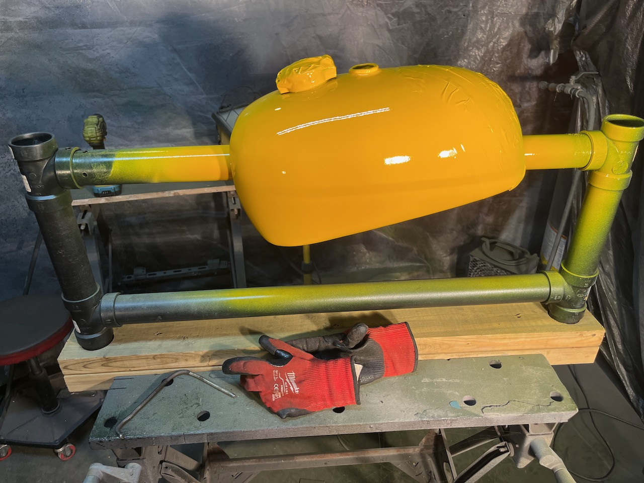 B44 VS 4 tank on paint jig