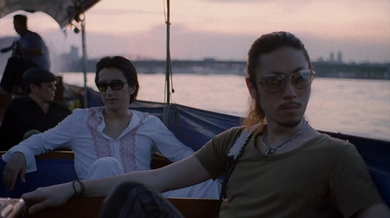 Into the Sun 2005 BluRay [Hindi + Tamil + English] 480p, 720p ESub Screenshot