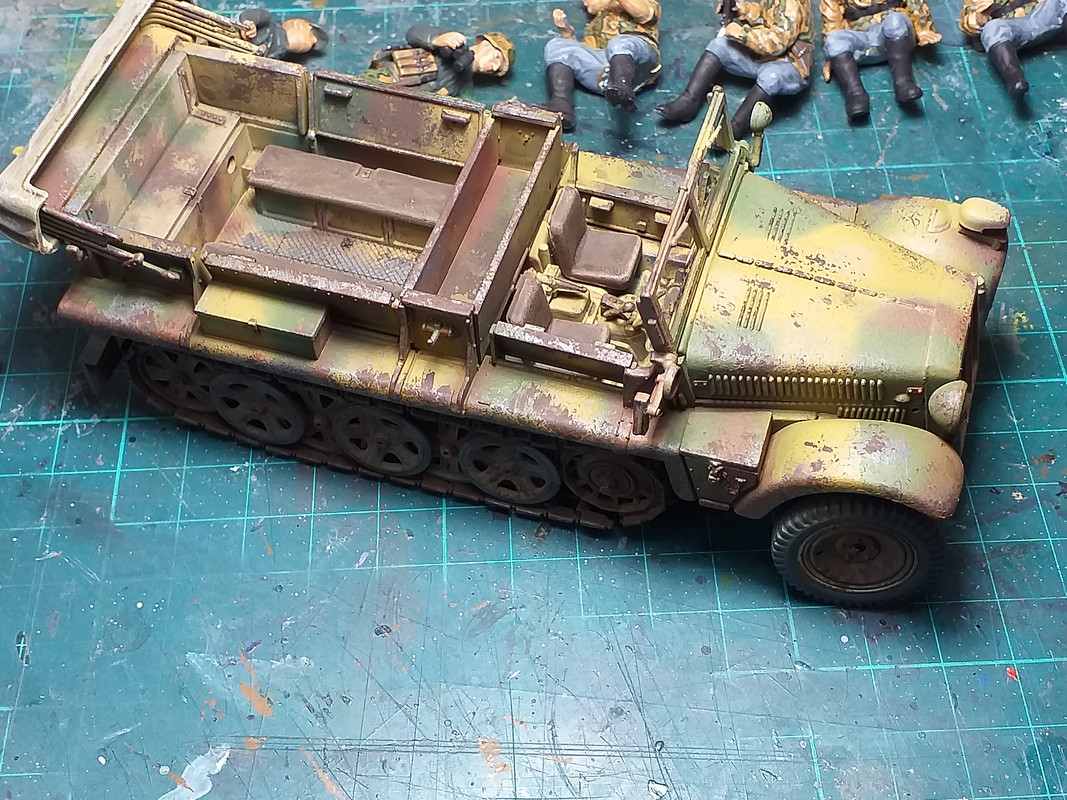 Sd.Kfz. 10 DEMAG with Nebelwerfer 42. Italeri 1/35 - Work in