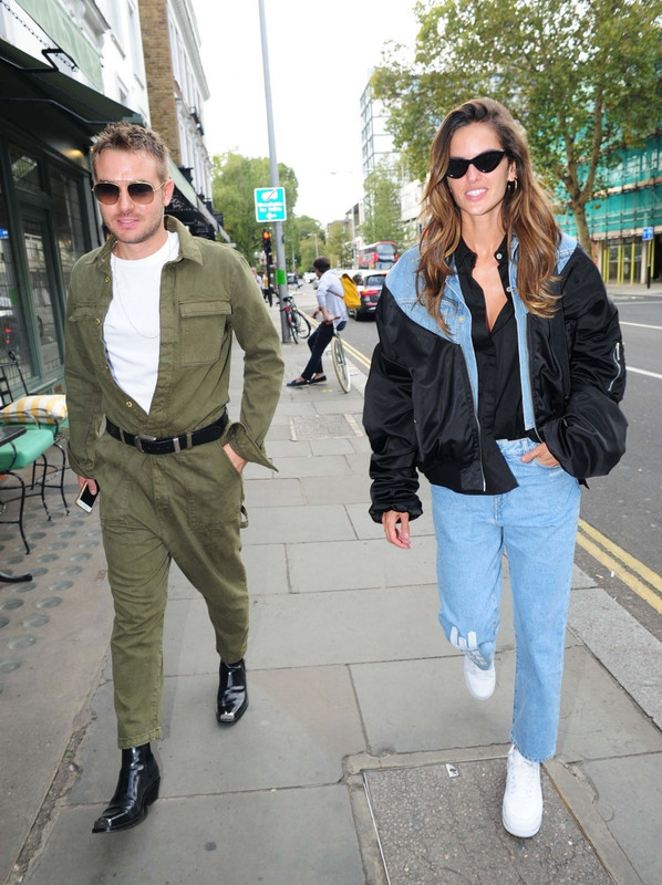 izabel-goulart-at-ivy-chelsea-garden-09-15-2018-2