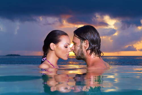 Romantic-moments-in-the-pool-Stock-Photo.jpg