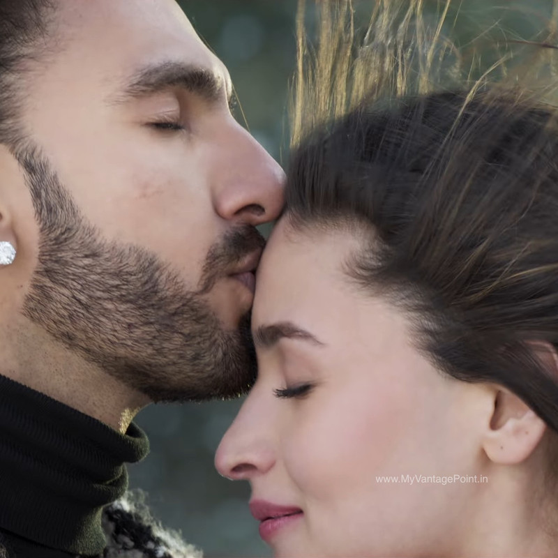 ranveer-singh-kissing-alia-bhatt-in-rocky-aur-rani-ki-prem-kahani-2023