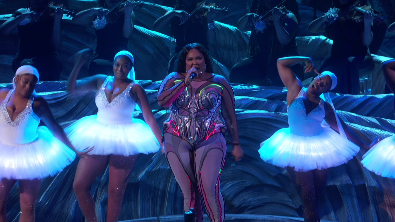 1.Lizzo - Cuz I Love You & Truth Hurts(Grammys,Jan 26, 2020)(FEE