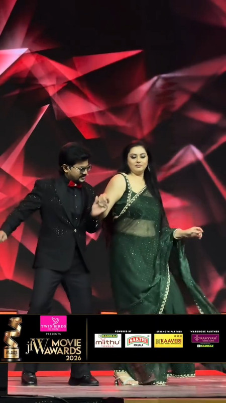 namitha lastest navel and boos in green saree mp4 snapshot 00 25 385