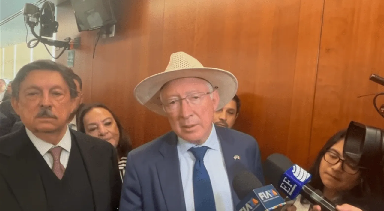 ‘EU no se meterá en política de México’: Ken Salazar