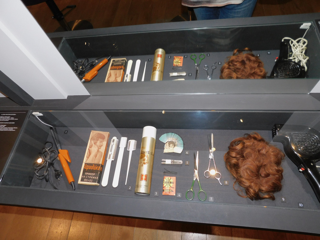 Выставка в музее Революции Кринолин и пр 069