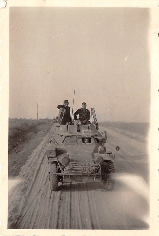 Panzerspähwagen Sd. Kfz 222 Strasse bei Arras Fr