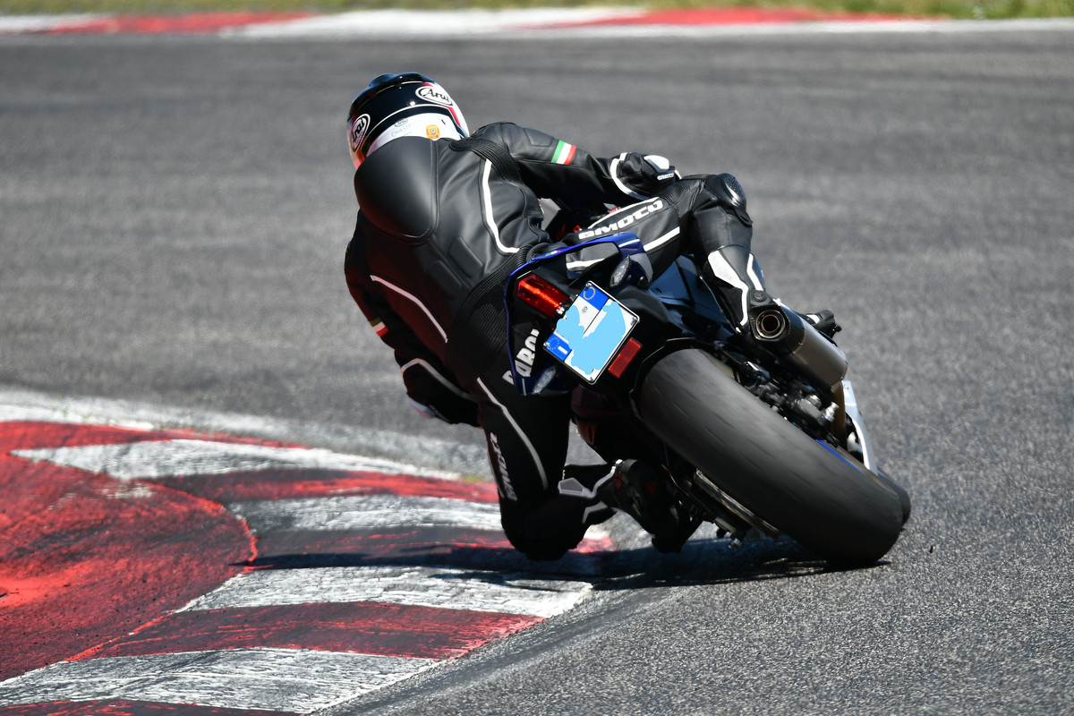 Inkedfotomoto (8)_LI