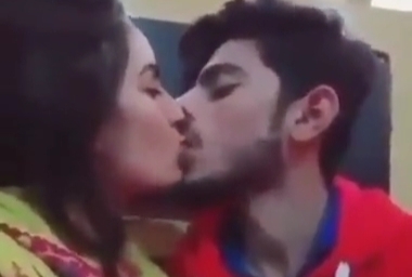 Beautiful Pakistani Girl Kissing and Fucking With Loud Moaning and Hindi Talking