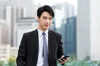 1-model-rambut-pria-jepang-belah-pinggir