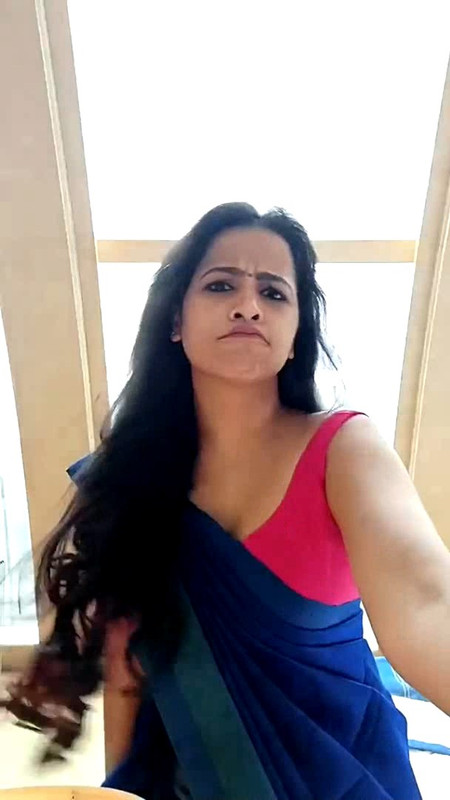 Sadhika Venugopal Big Deep Open navel in Violet Saree and Cleavage Show.divx_snapshot_00.10.355