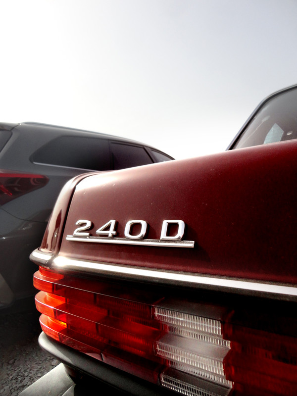 MERC_W123_US_CAP1808-Bd2