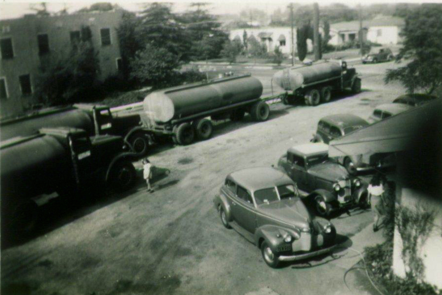 What Am I 4894A White 1942 1064 tank trucks Evans Tank Lines Southern California BW