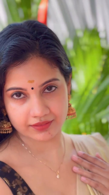 homely malayali girl sexy navel in set saree mp4 snapshot 00 13 405
