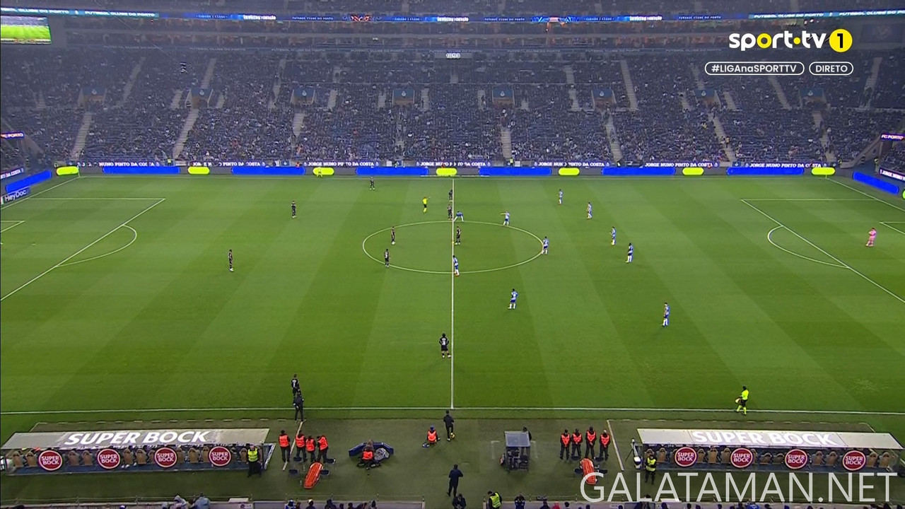 02-24_21-00-00_Sport TV 1 FHD PT_FC Porto vs Vitória Guimarães.ts_snapshot_19.19.282