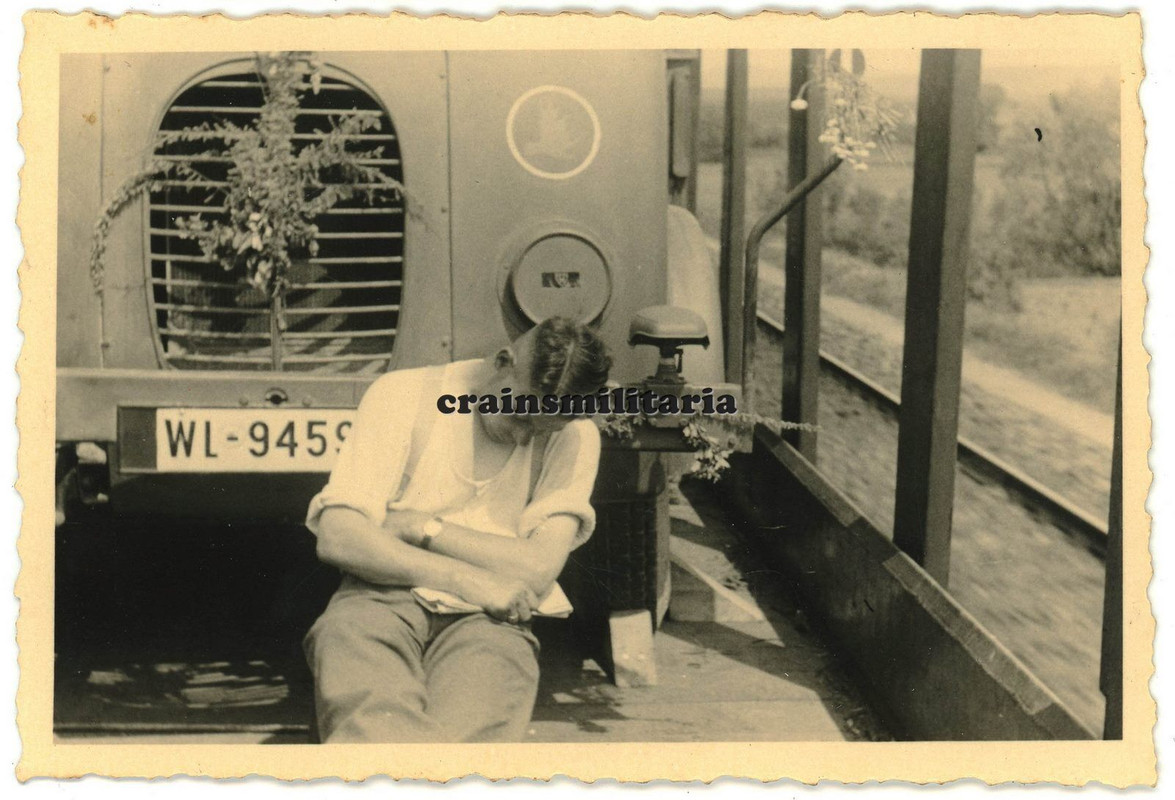 Orig. Foto Frankreich Beute Lkw Renault Citroën m. Wappen Flak.Abt.71 auf Zug