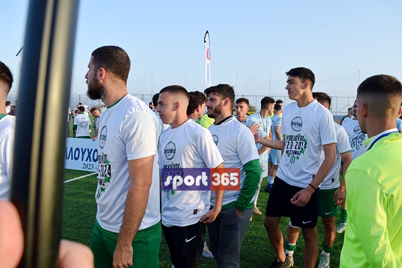 , &Tau;&omicron; &phi;&omega;&tau;&omicron;&rho;&epsilon;&pi;&omicron;&rho;&tau;ά&zeta; &tau;&omicron;&upsilon; &tau;&epsilon;&lambda;&iota;&kappa;&omicron;ύ &Epsilon;&rho;ά&nu;&eta;-&Pi;&alpha;&nu;&theta;&omicron;&upsilon;&rho;&iota;&alpha;&kappa;ό&sigmaf; (&phi;&omega;&tau;&omicron;)