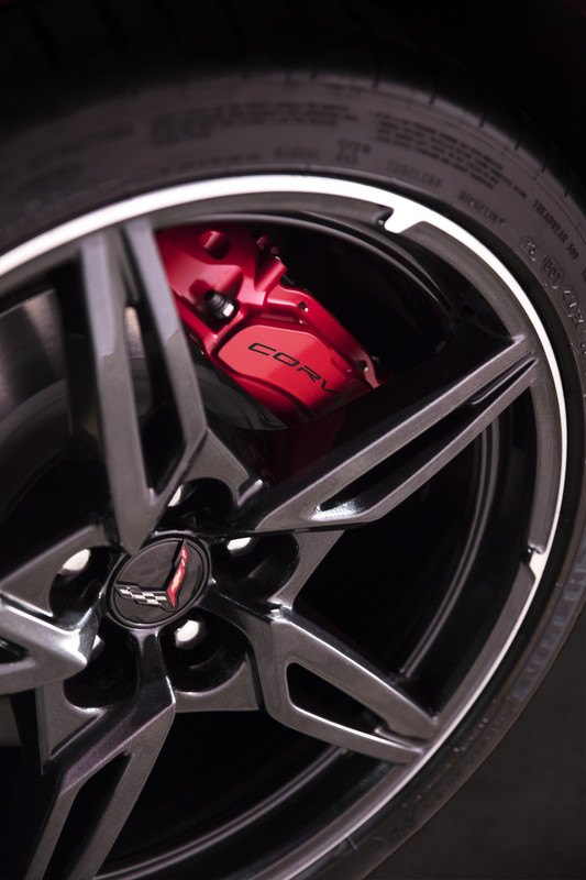 2020-Chevrolet-Corvette-Stingray-038