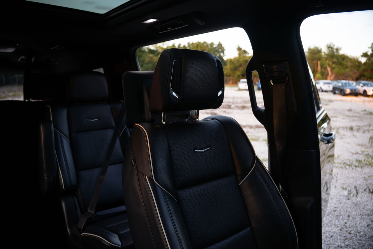 Cadillac Escalade View 21