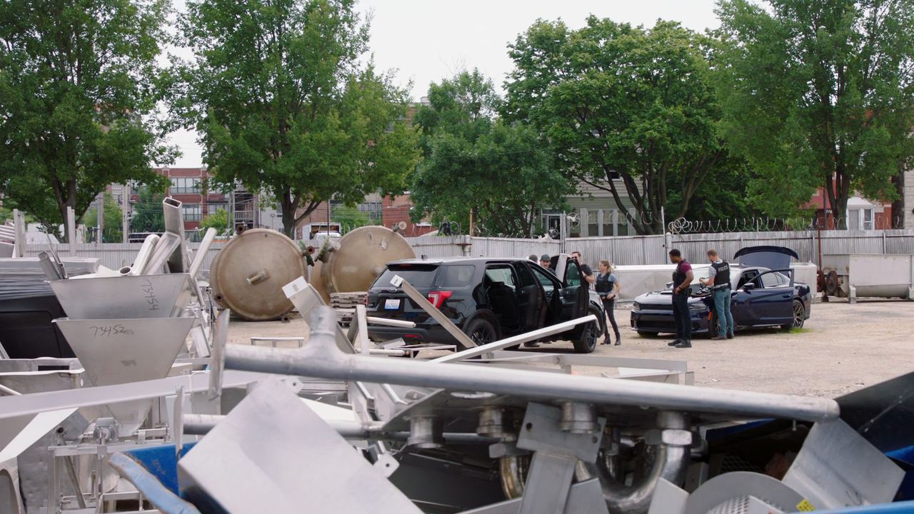 Chicago.P.D.S05E01.Reform.1080p.10bit.AMZN.WEB-DL.AAC5.1.HEVC-Vy