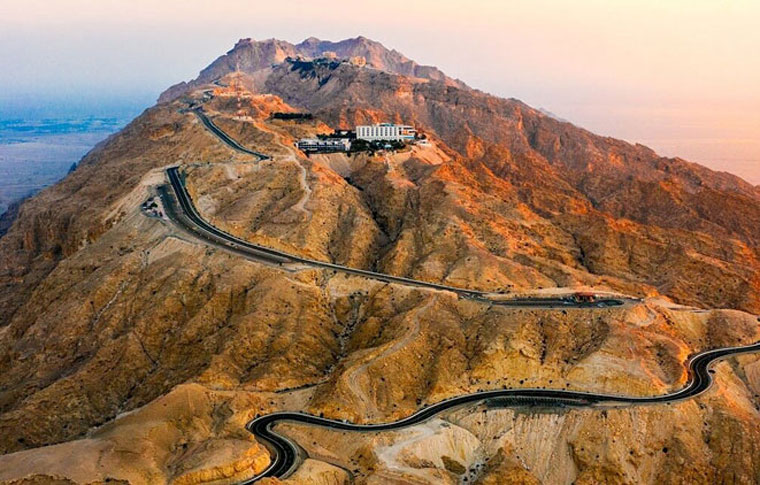 La Jebel Hafeet, la montagna degli Emirati Arabi sede darrivo della tappa regina dellUAE Tour (tripadvisor.com)
