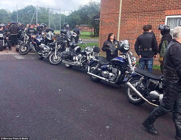 Девушка не смогла пойти на выпускной из-за травли сверстников, и 120 байкеров устроили для нее особый праздник