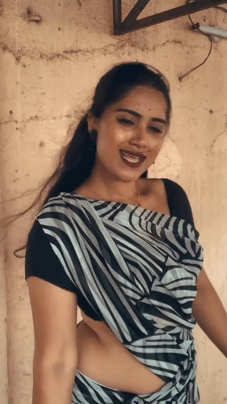 telugu aunty sexy tummy in saree.mp4_snapshot_00.09.986