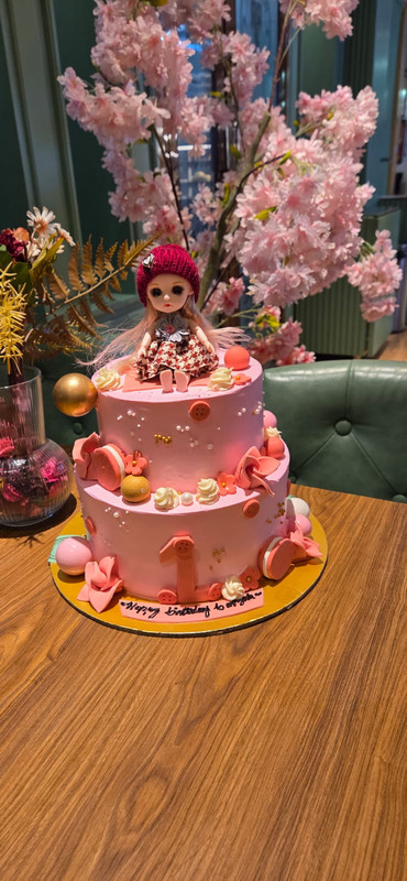 Happy moment at Rose Avenue