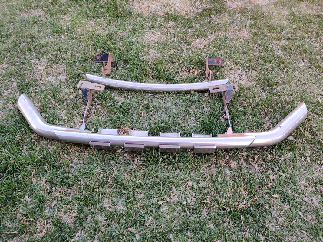 обвес дастер 2. пороги хром труба. трубы на пороги фольксваген т4. бампер передний митсубиси аутлендер 2018. двойная труба обвес на chevrolet niva.