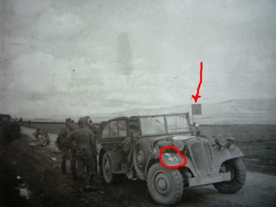 Foto GRIECHENLAND Balkan Feldzug 79. ID. - Kübelwagen Divisionsabzeichen Stan