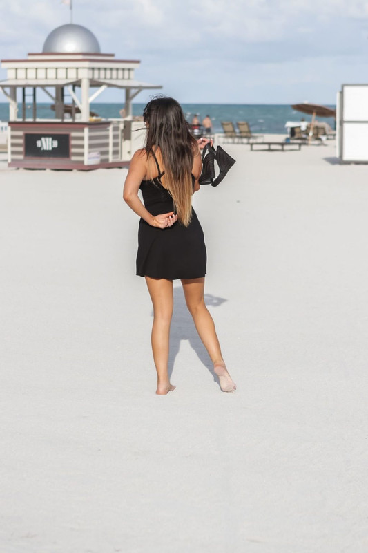 Claudia-Romani-Upskirt-STARS-com-4-1-30