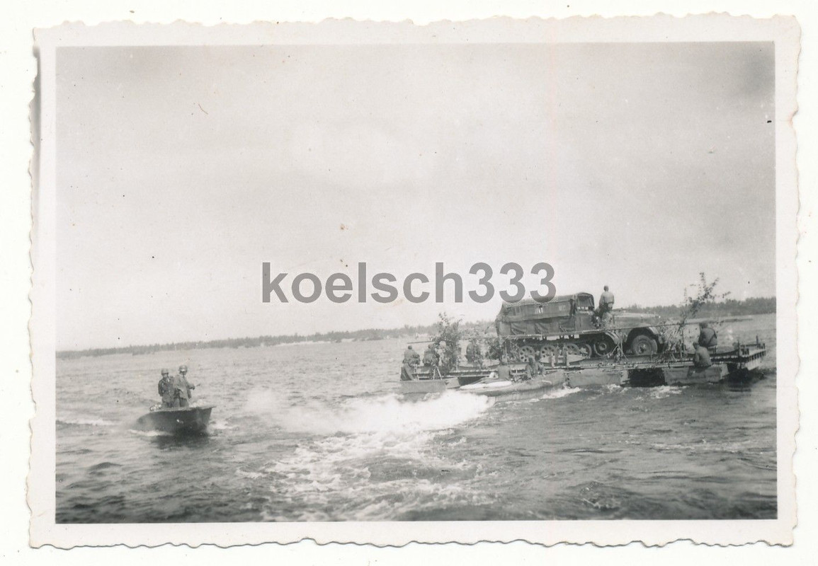 Foto Panzer Halbkette auf Ponton Fähre ! Pionier