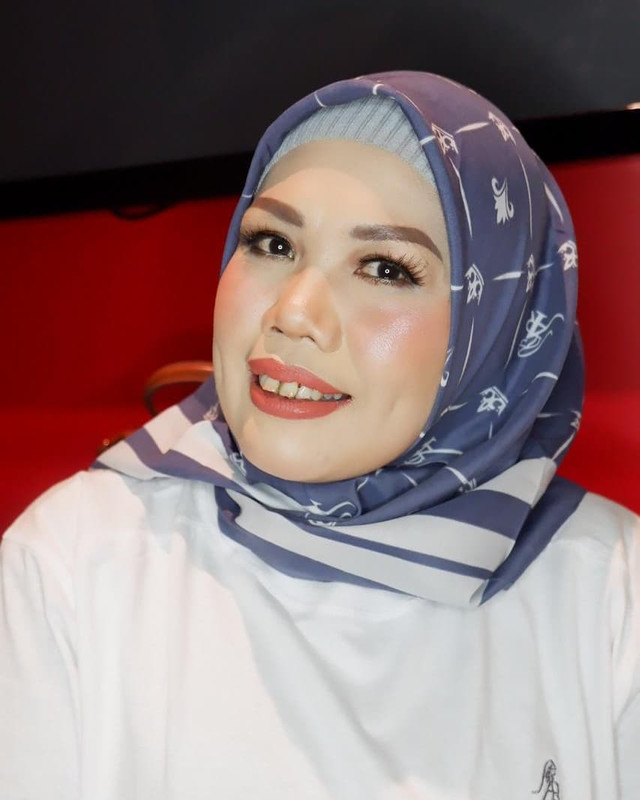 6 Pernikahan seleb dengan pria lebih muda ini kandas di tengah jalan