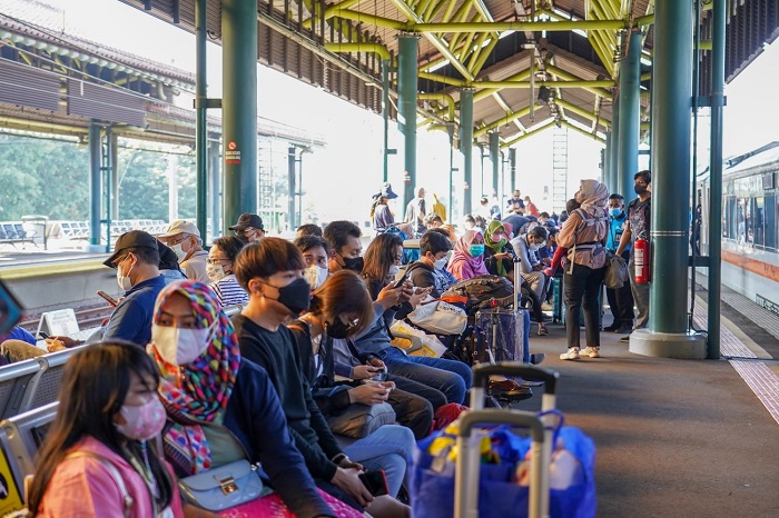 Ilustrasi pelanggan kereta api jarak jauh selama mudik Lebaran 2022.