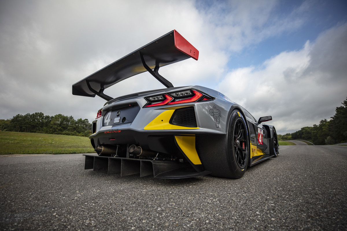 6Chevrolet-Corvette-C8R-012