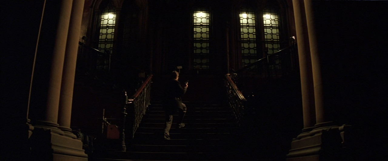 Batman Begins 2005 (1080p x265 10bit Tigole).mkv_snapshot_01.30.