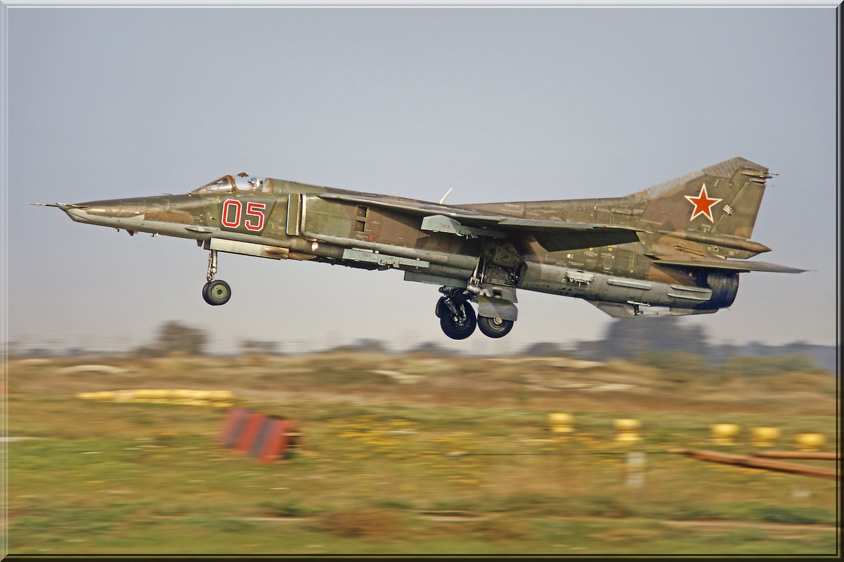 296 APIB MiG-27M 05 Red_83712545142, Summer 1992_2