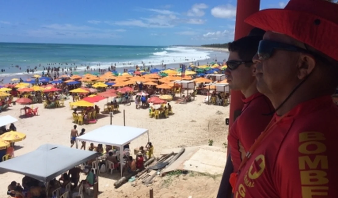 Três pessoas são resgatadas após se afogarem na Praia do Francês