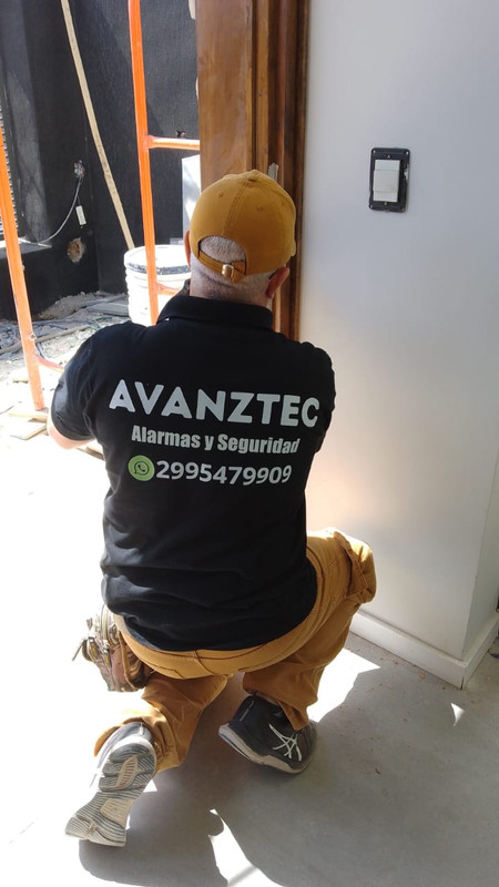 Equipo de Avanztec trabajando en seguridad