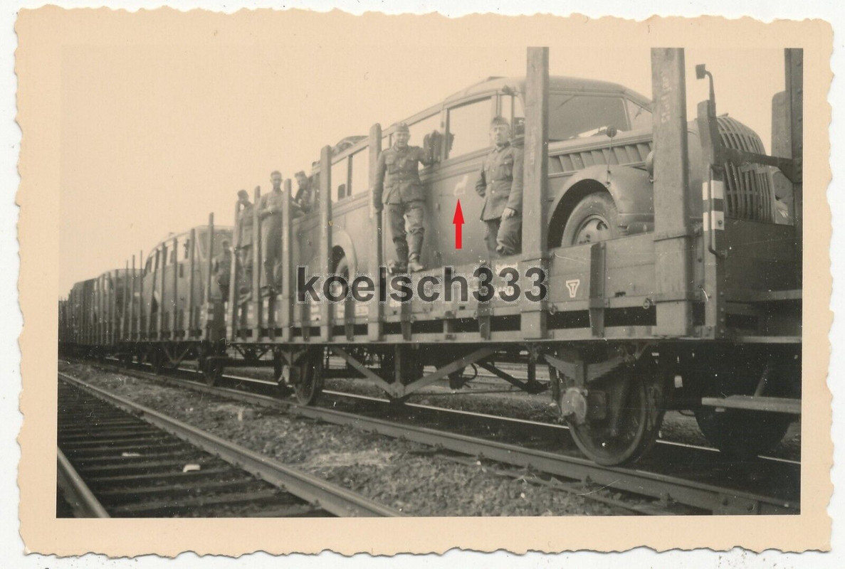 Foto Opel Blitz Bus der Wehrmacht mit Kennung Löwe 31. ID auf Eisenbahn ...