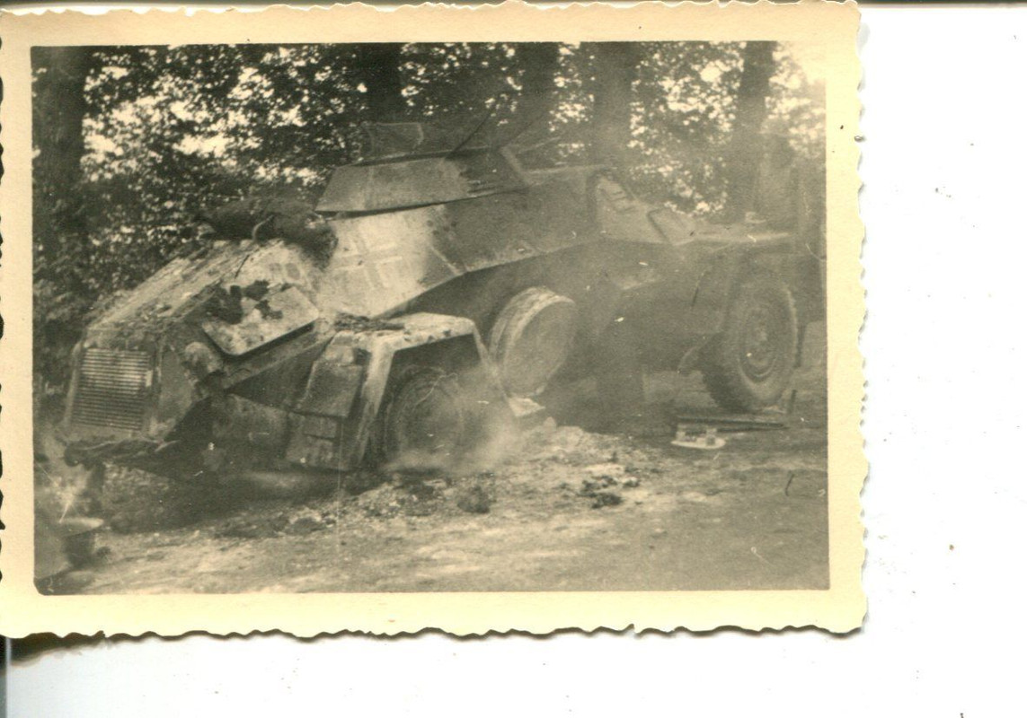 Orig.Foto zerstörter Horsch - Spähpanzer Wehrmac