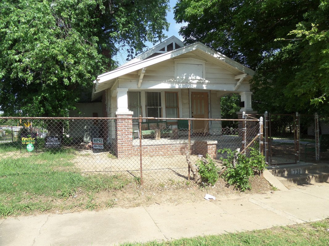 2560px-The-Outsiders-House.jpg