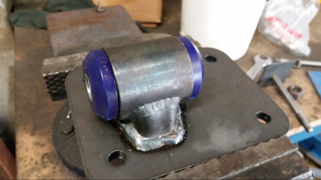 engine mount bush in